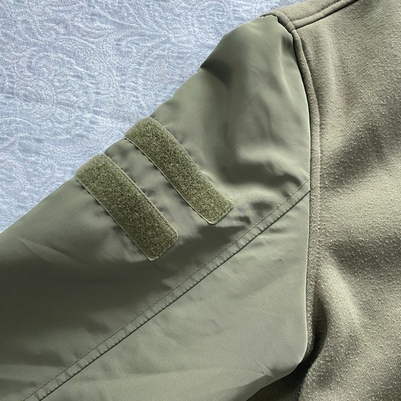 SALE🎉 Military green bomber jacket - Picture 2 of 5